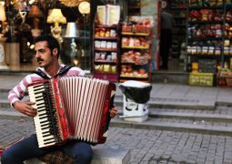 «والسی برای تهران» سراغ نوازنده قدیمی‌ موسیقی خیابانی رفت