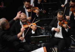 ارکستر آرکو آثاری از دوره رمانتیک را نواخت