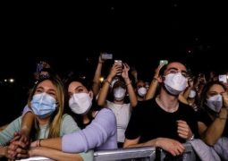 ۵ هزار تماشاگر با ماسک در یک کنسرت + عکس