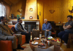 دیدار مدیرکل هنرهای نمایشی با خانواده شهید حسین قشقایی