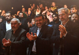 حضور بی‌خبر وزیر در جشنواره/ اجرای تماشاخانه ایرانشهر جابجا شد!