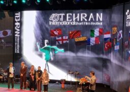 تشویق ممتد داریوش مهرجویی در اختتامیه‌ جشنواره فیلم کوتاه تهران
